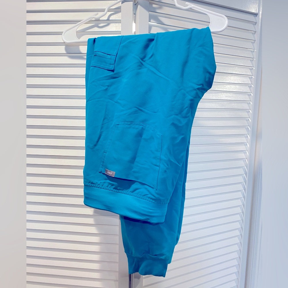 FIGS LIMITED EDITION TEAL. SIZE L/TALL. HIGH WAISTED ZAMORA SCRUB BOTTOM.